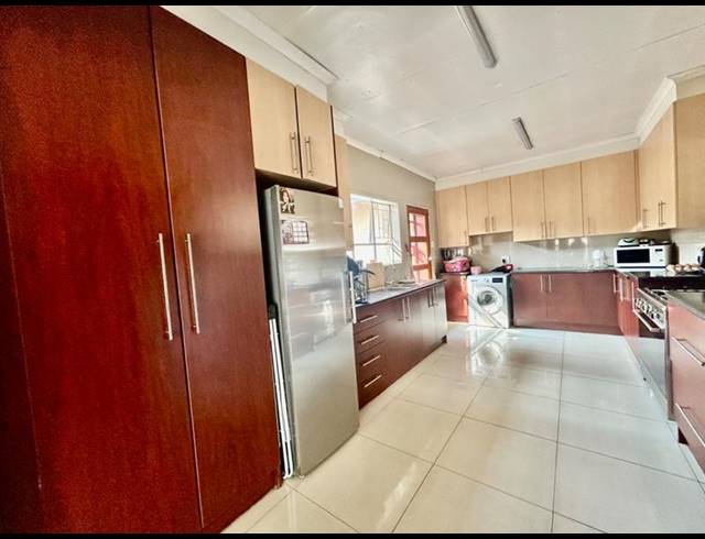 3 BEDROOM HOUSE FOR SALE IN VANDERBIJLPARK SE 2